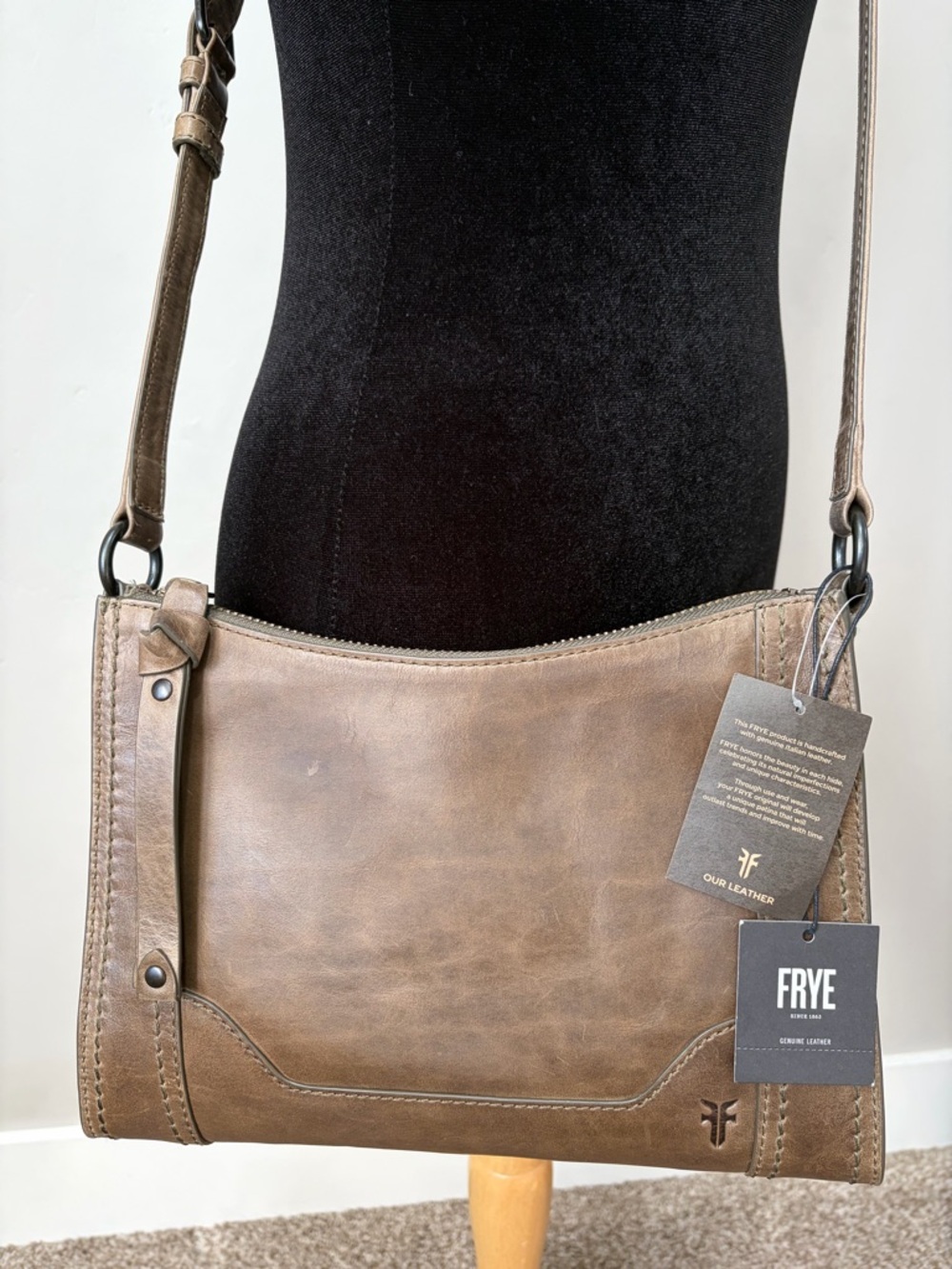 NWT FRYE Melissa Zip Adjustable Strap Leather Crossbody + Dust Bag - Picture 4 of 16